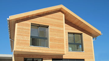 Fotolia – Kara: Beispielbild Fassadenmodernisierung: Top moderne Holzfassade von außen